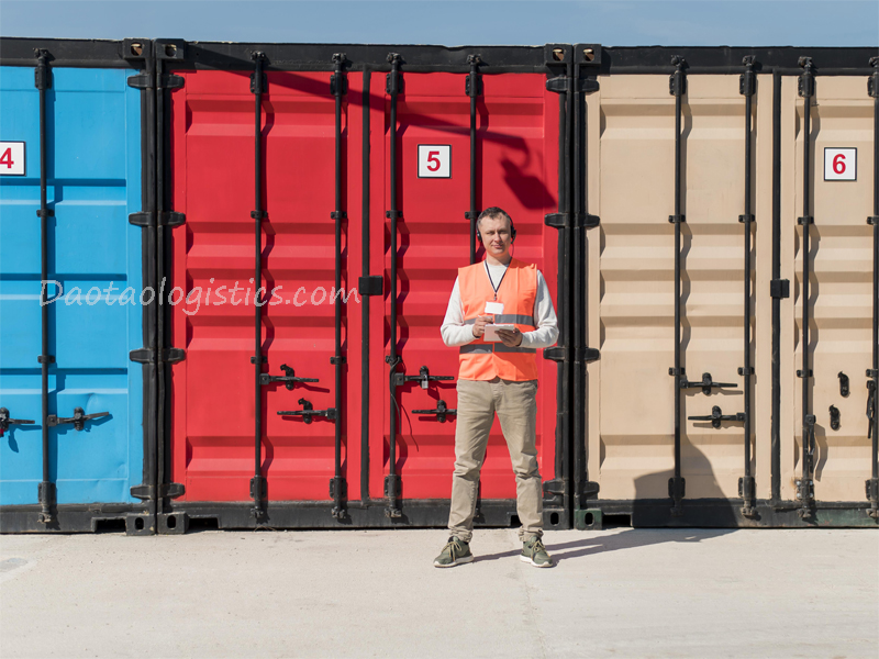 nhan-vien-hien-truong